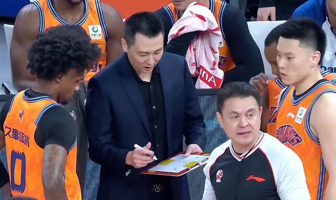 CBA变天!广东北京大胜,辽宁输掉关键战,上海基本锁定第一